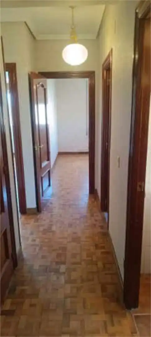 Piso de 100 m² en Falces