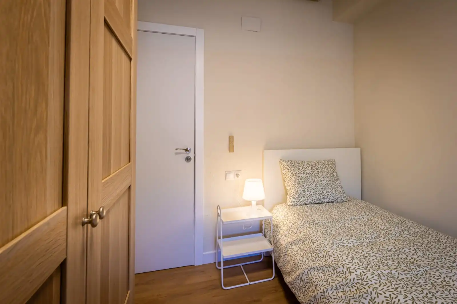Habitació de lloguer, Parla