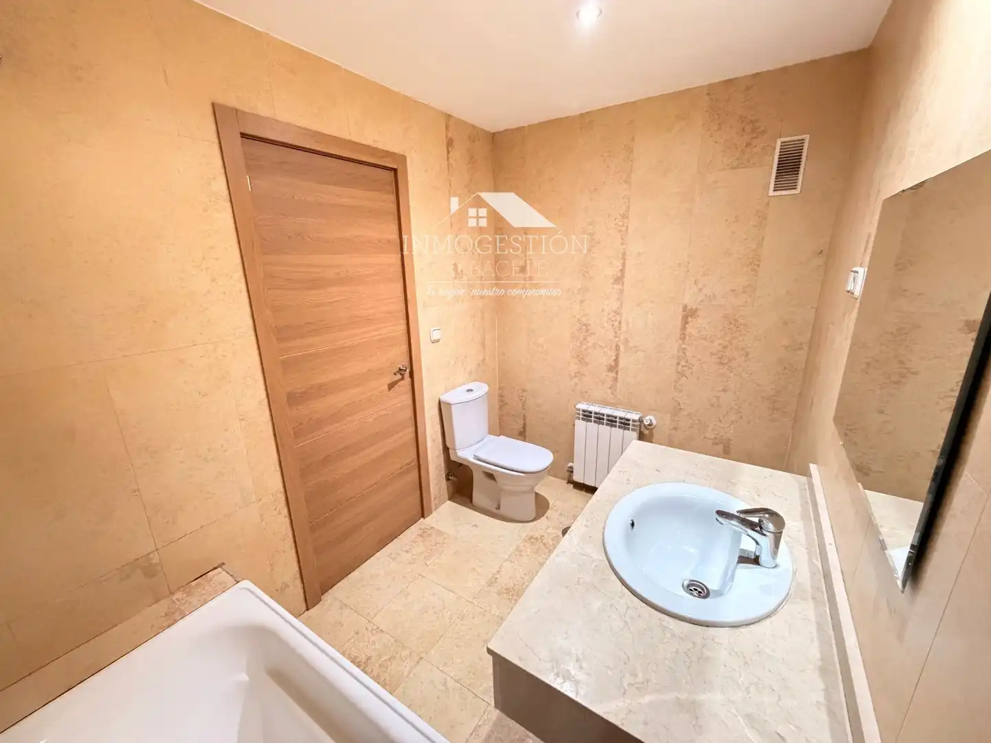 Flat 101 m² in Albacete