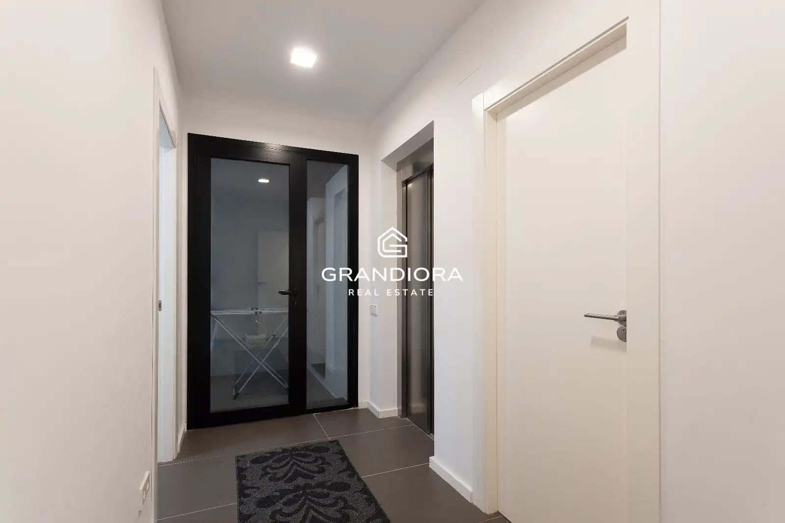 Piso de 450 m² en Población de Arroyo