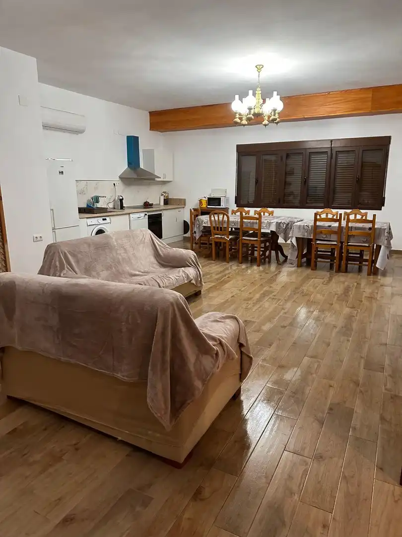 Piso de 264 m² en Casasimarro