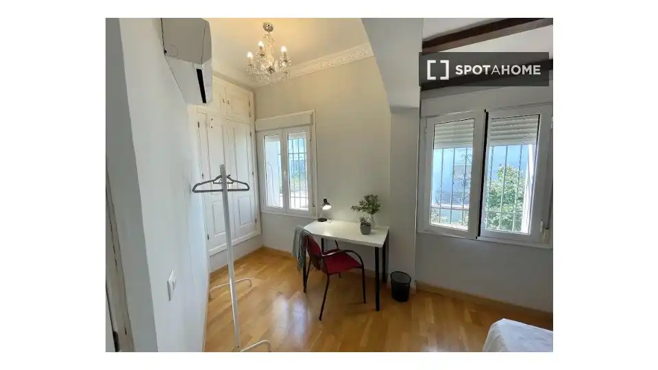 Habitación 345 m², Sevilla