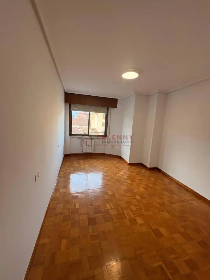 Piso de 90 m² en Ourense