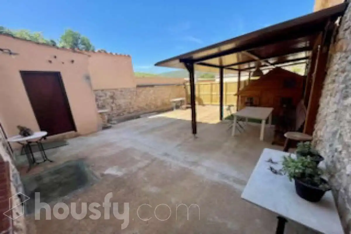 Casa de 263 m² en Mediona