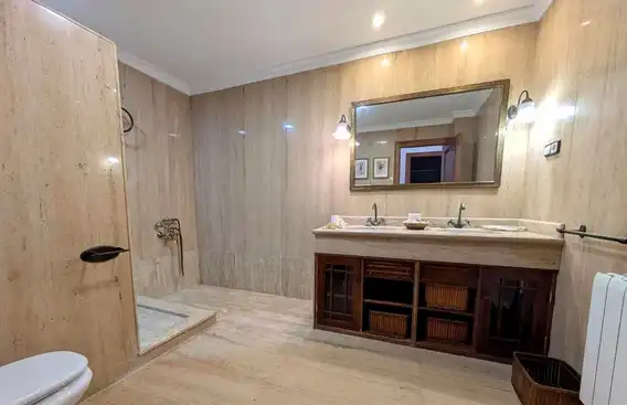 Habitación 504 m², Linares
