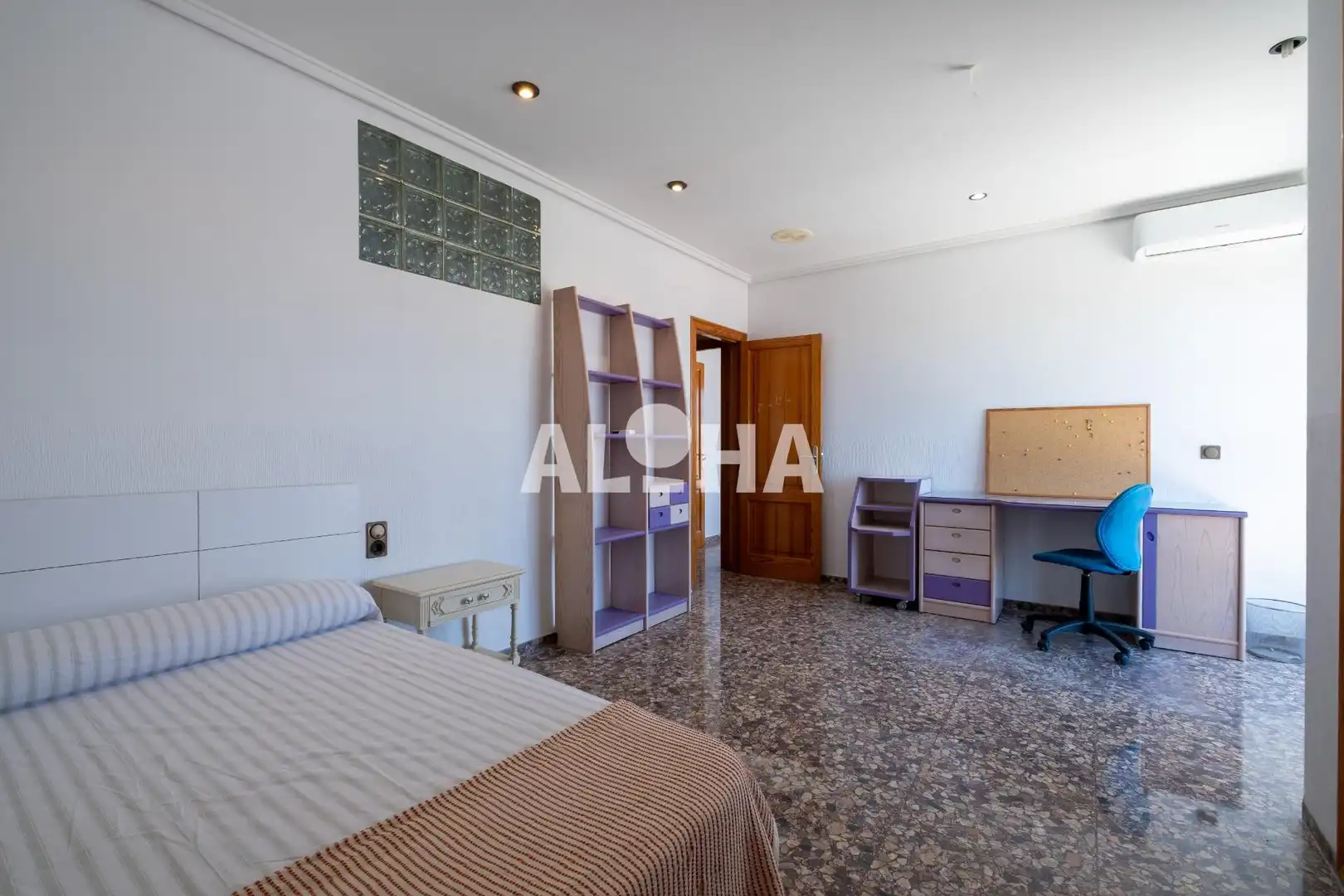Habitación 346 m², Moncada