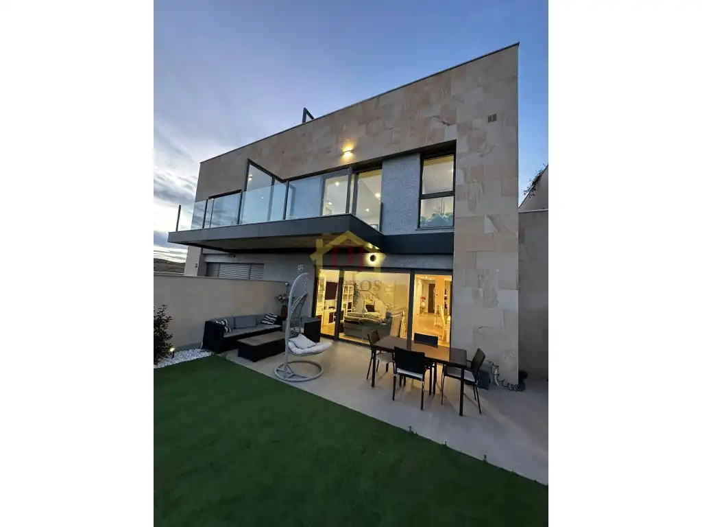 Piso de 300 m² en Aldeatejada