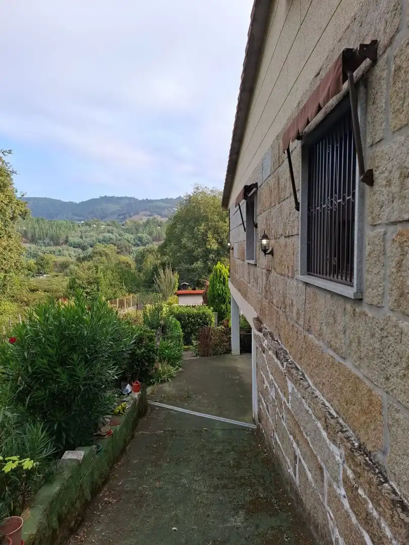 Casa de 160 m² a Toén