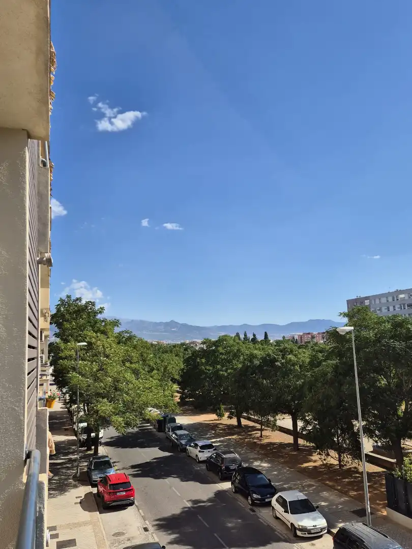 Piso de 89930 m² en Granada