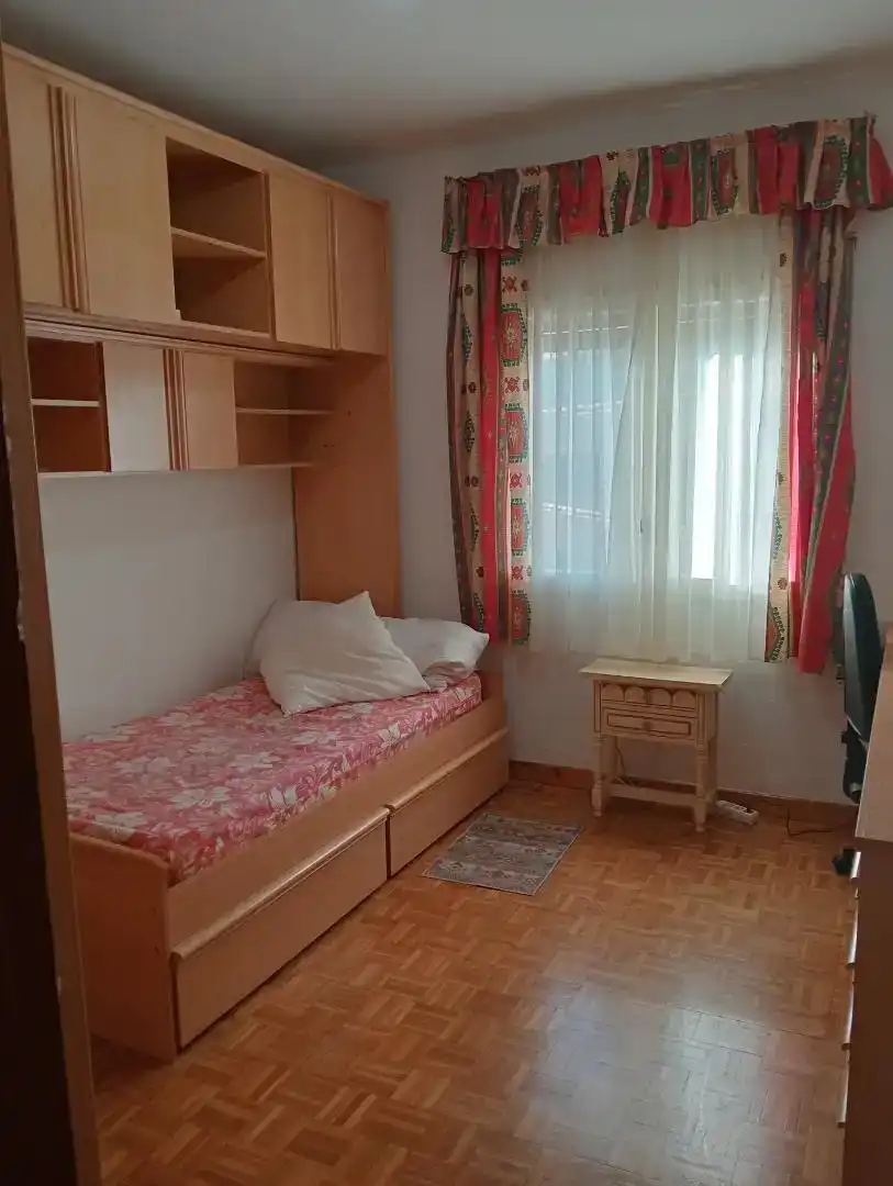 Habitación 100 m², Jaca