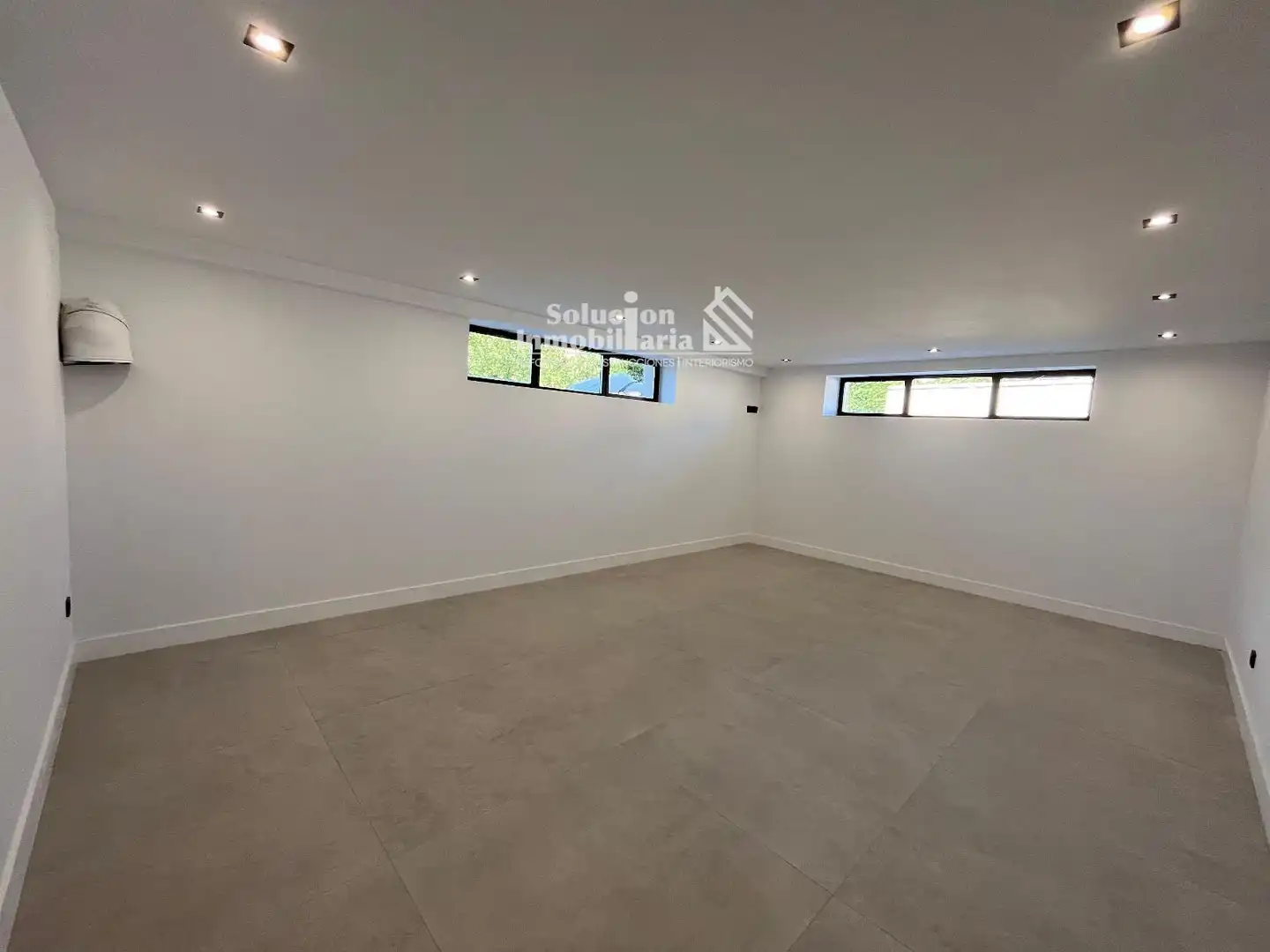 Pis de 500 m² a Villamayor