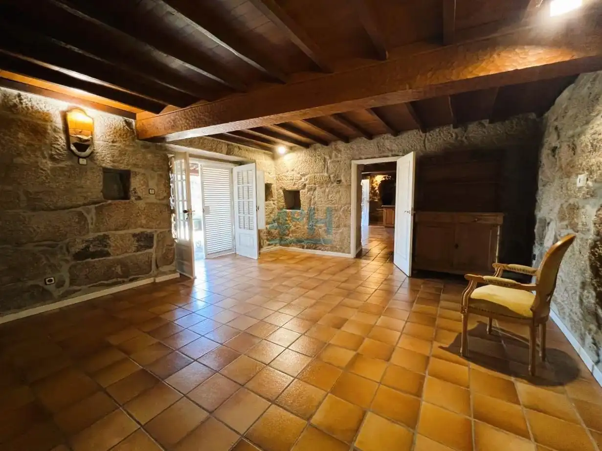 Casa de 590 m² a San Cibrao das Viñas