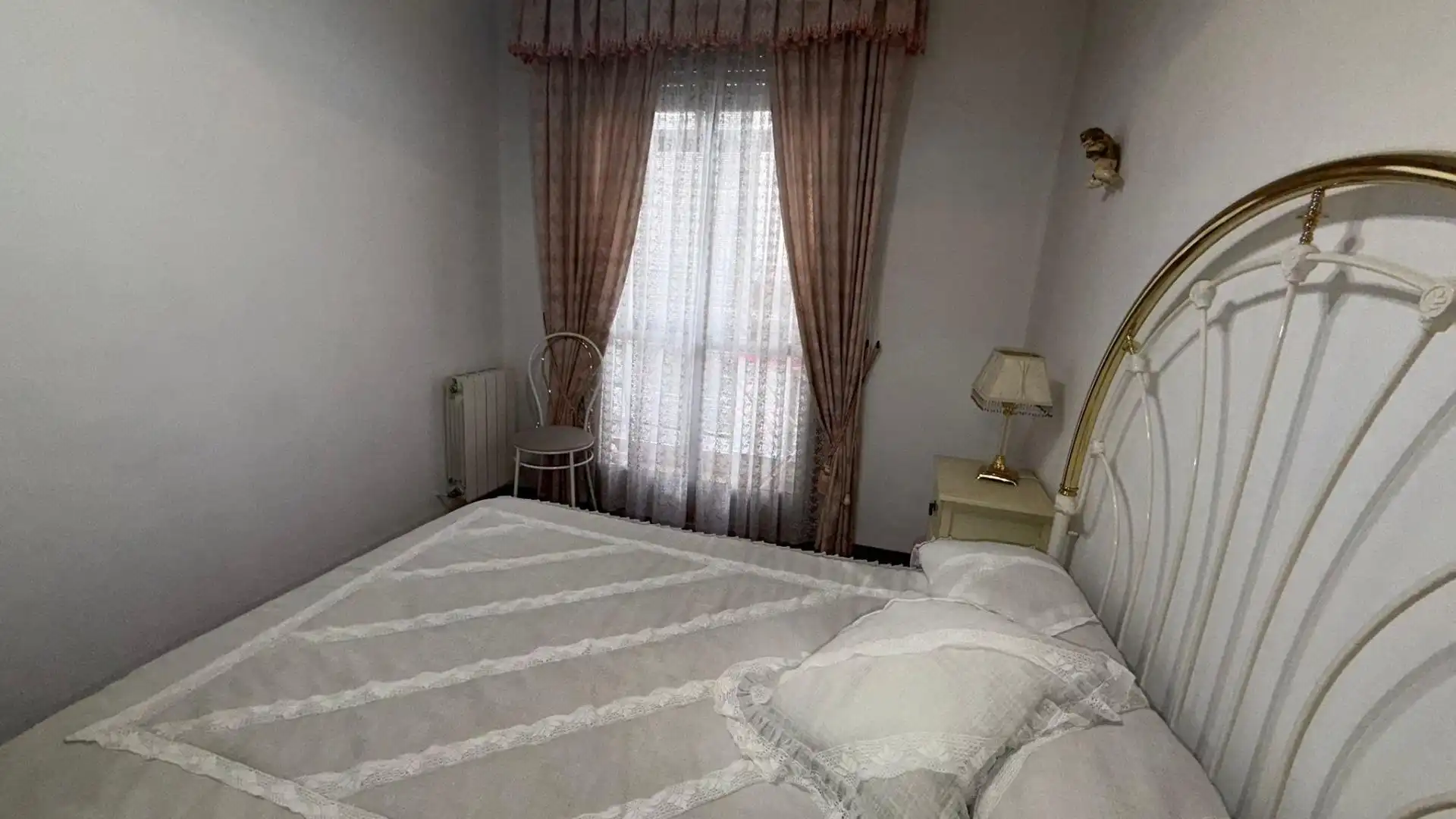 Habitación 80 m², Ourense