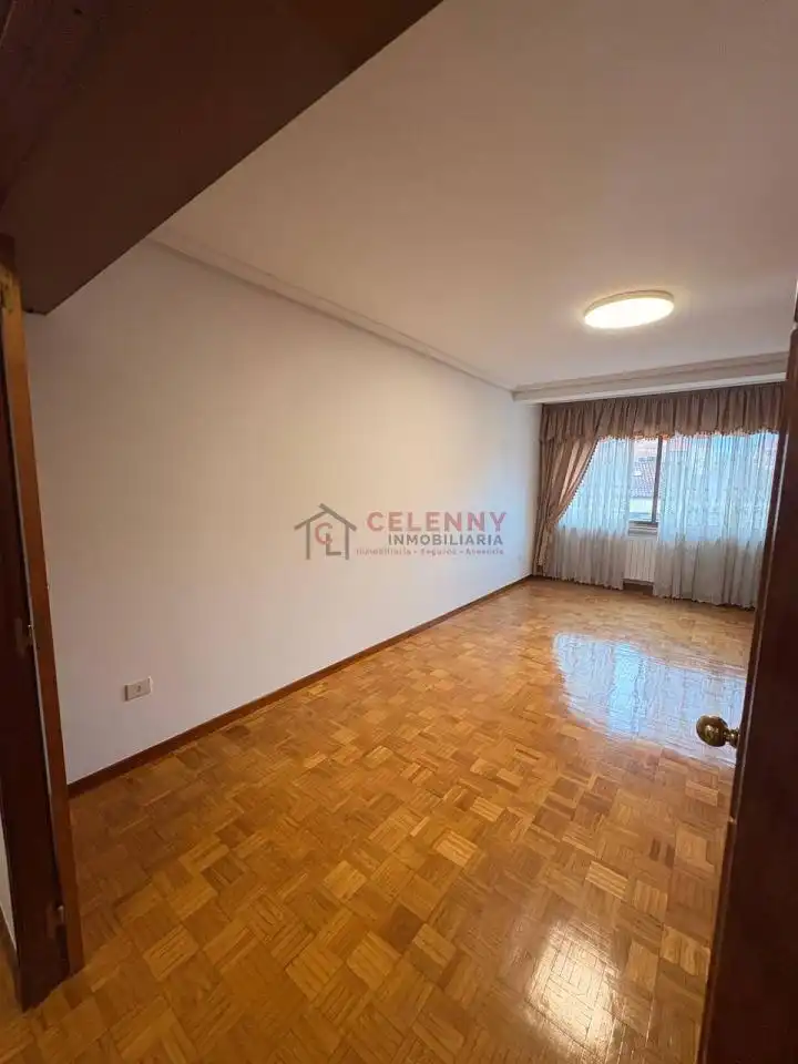 Piso de 90 m² en Ourense