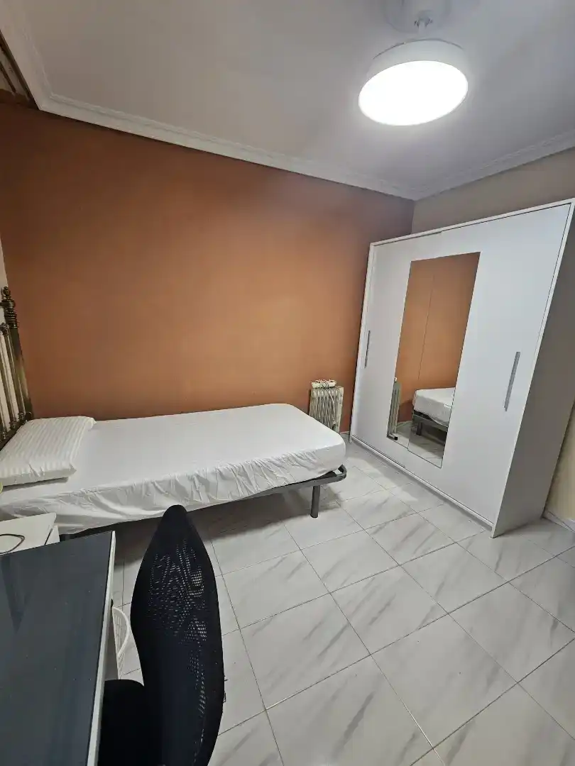Zimmer 80 m², Sevilla