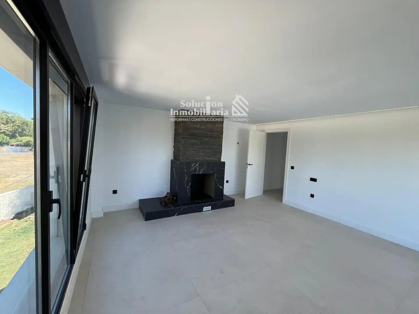 Pis de 500 m² a Villamayor