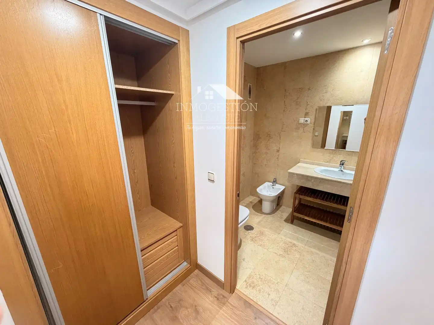Flat 101 m² in Albacete