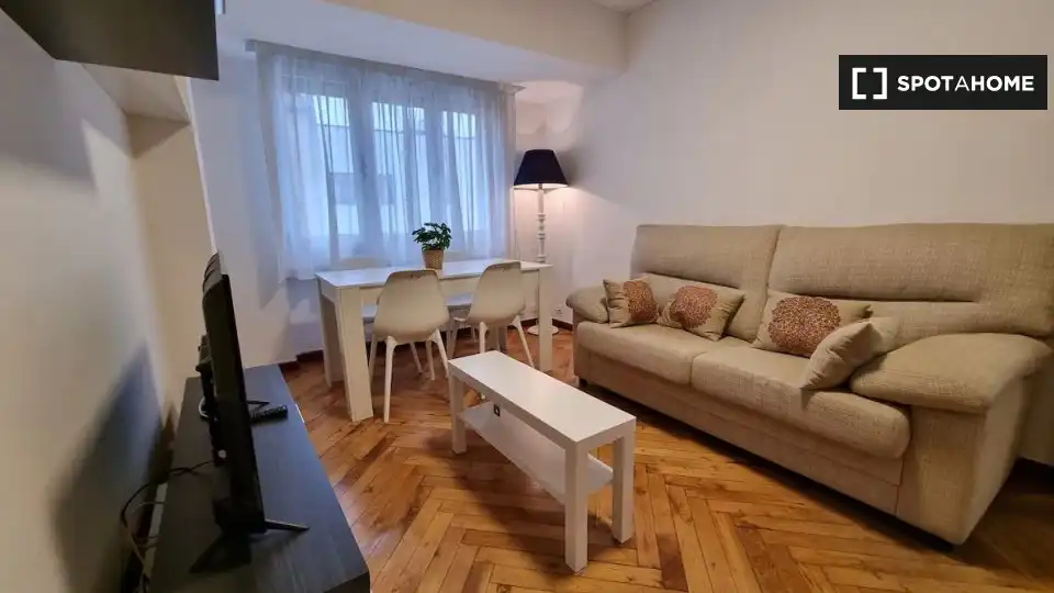 Habitación 74 m², Oviedo