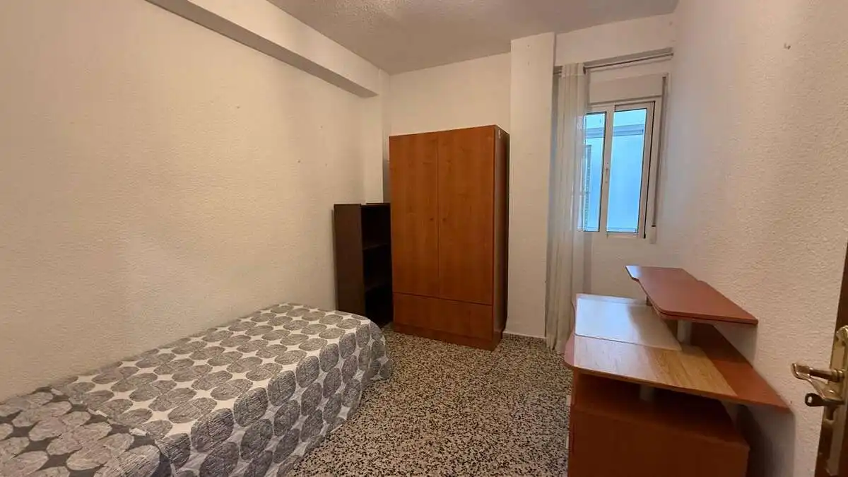 Zimmer 12 m², Granada