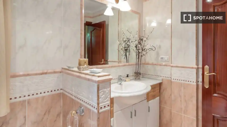 Habitación 575 m², Torrelavega