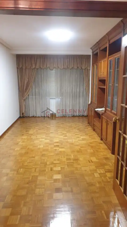 Piso de 90 m² en Ourense