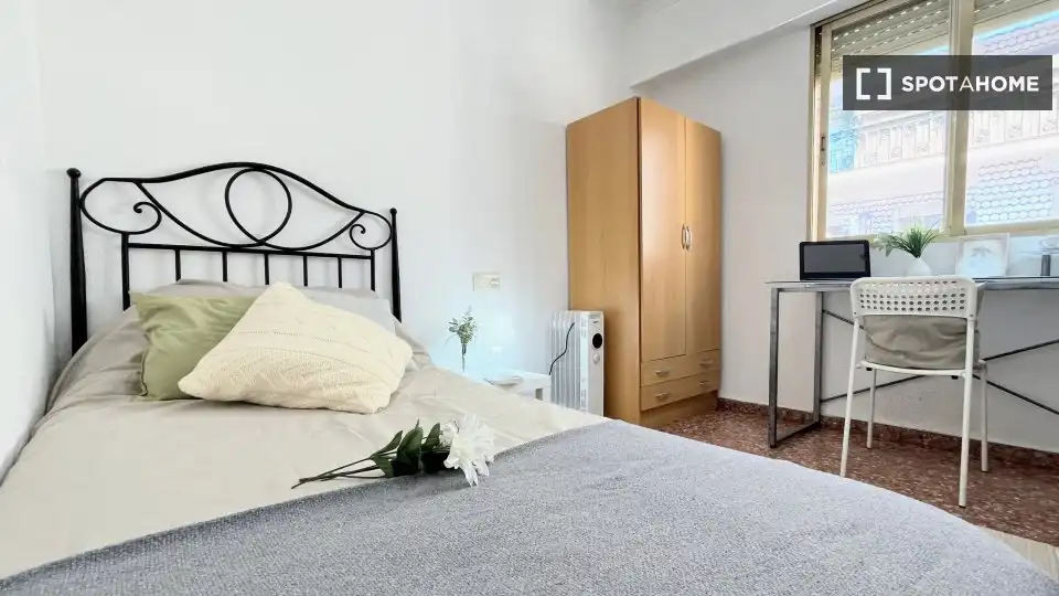 Habitació de lloguer, Burjassot
