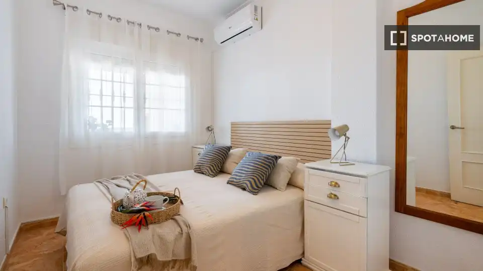 Habitación 104 m², Roquetas de Mar