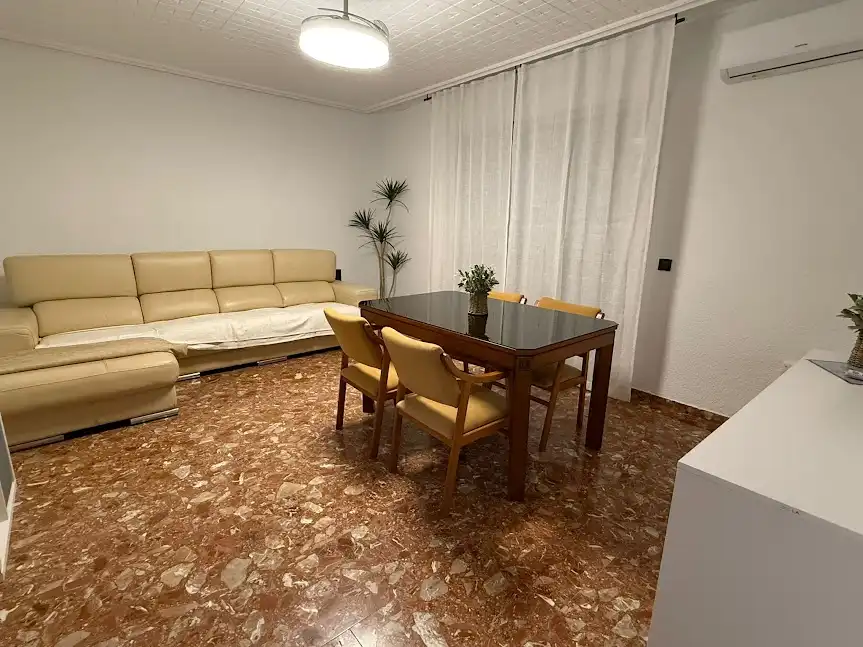 Piso de 200 m² en Linares