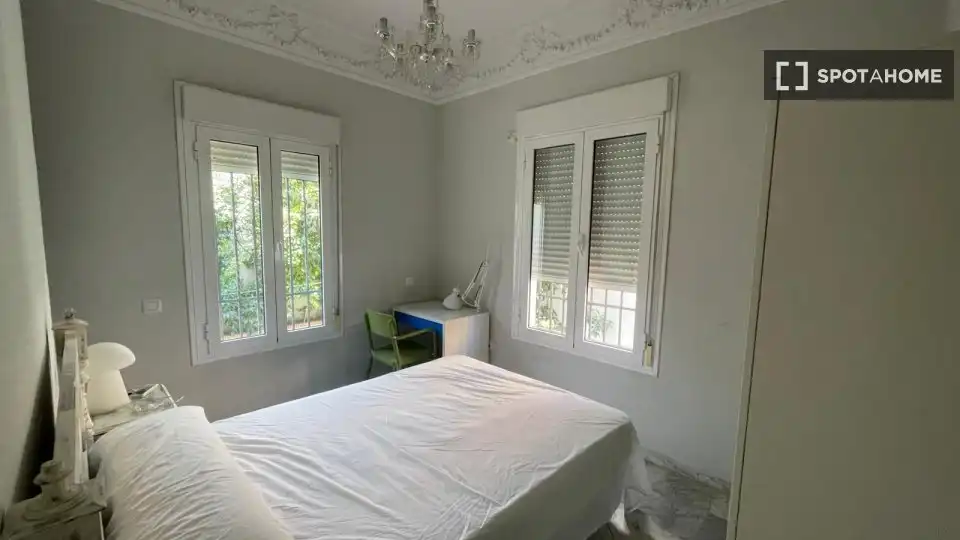 Habitación 345 m², Sevilla