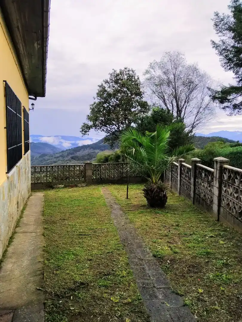 Casa de 100 m² en Salas