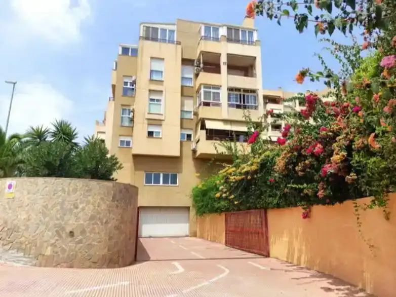 Piso de 95 m² en Roquetas de Mar