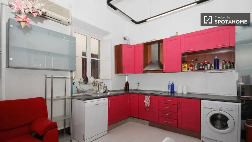 Habitación 360 m², Granada