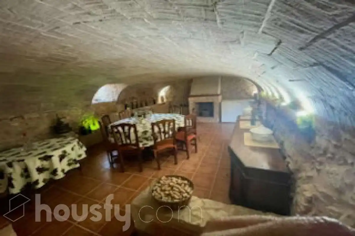 Casa de 263 m² en Mediona