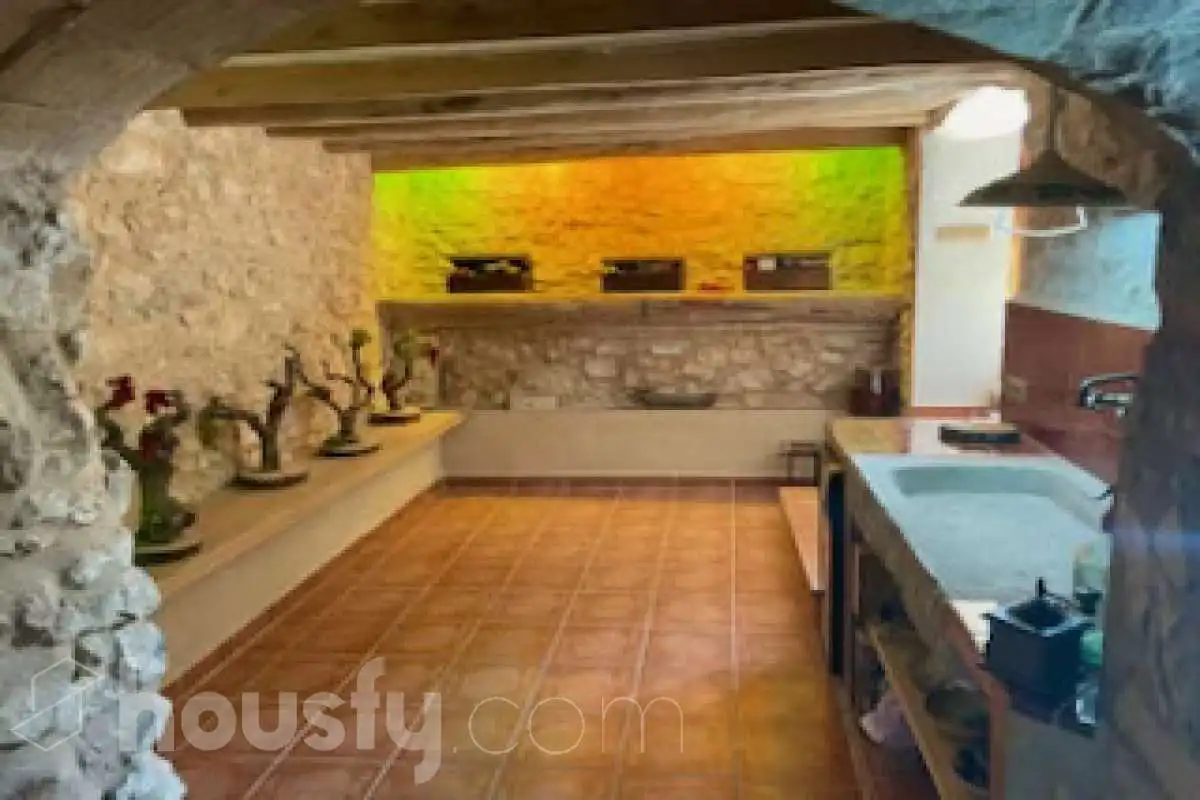 Casa de 263 m² en Mediona