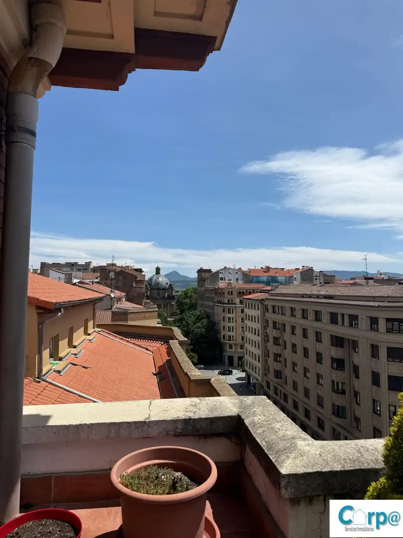 Pis de 189 m² a Pamplona