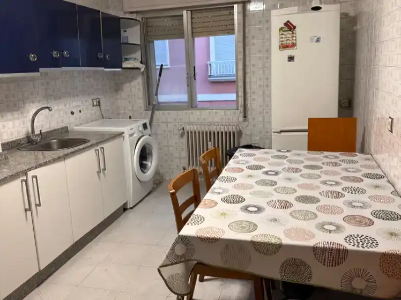 Chambre 110 m², Ourense