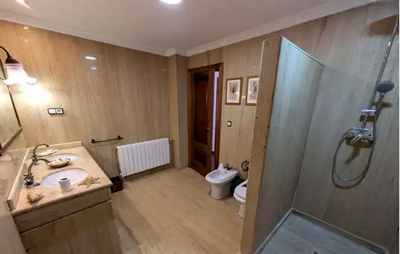 Habitación 504 m², Linares