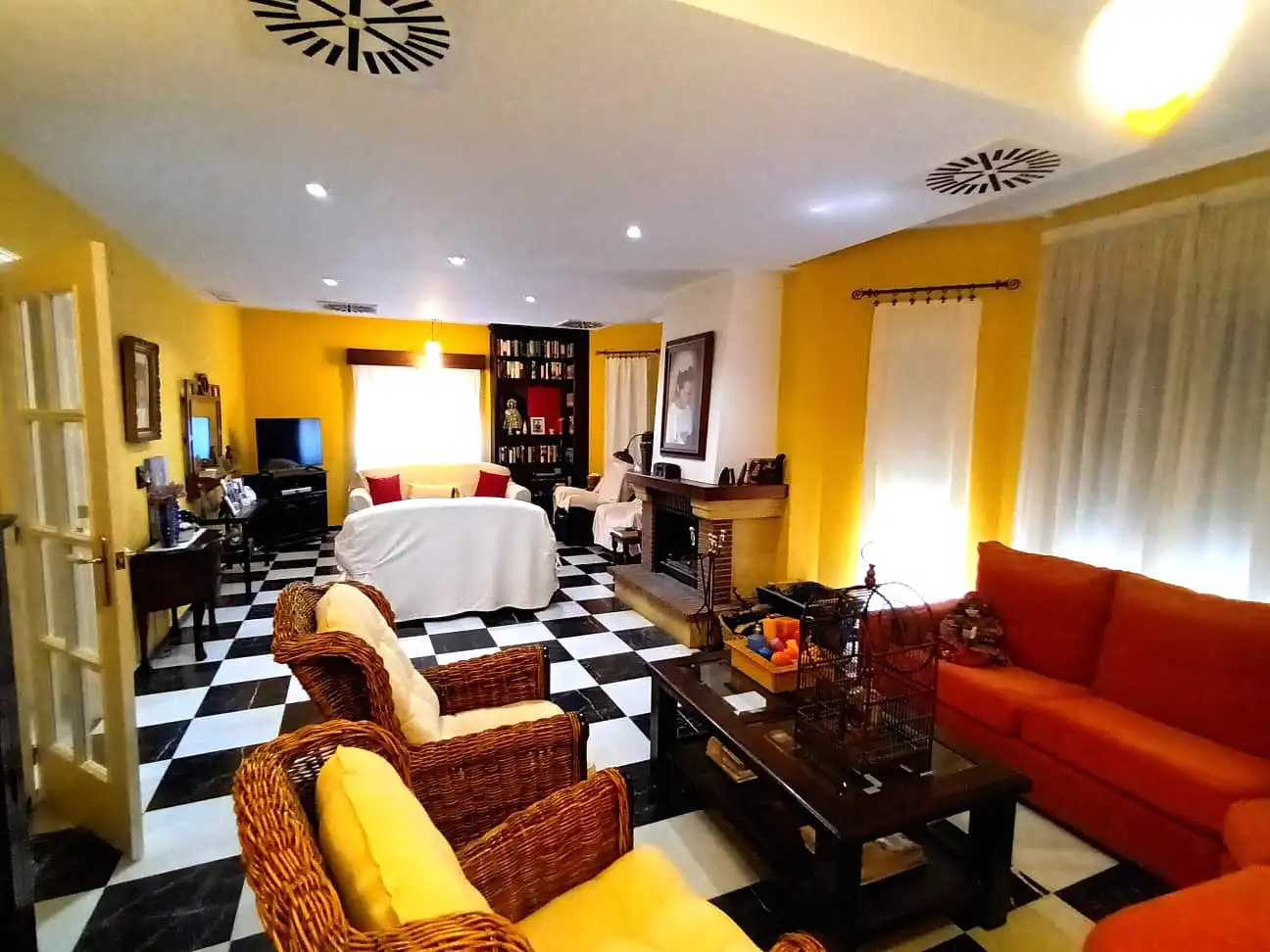 Flat 700 m² in Badajoz