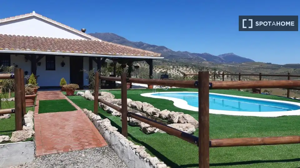 Habitación 127 m², Alozaina