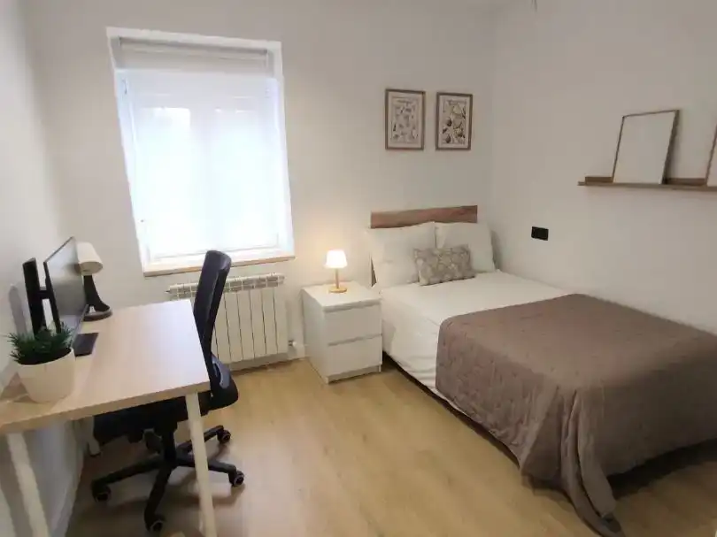 Habitación 90 m², Ávila