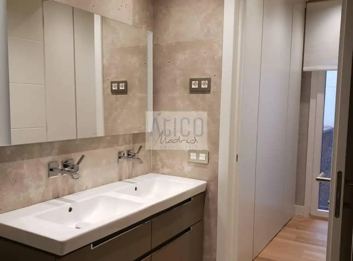 Wohnung 220 m² in Madrid