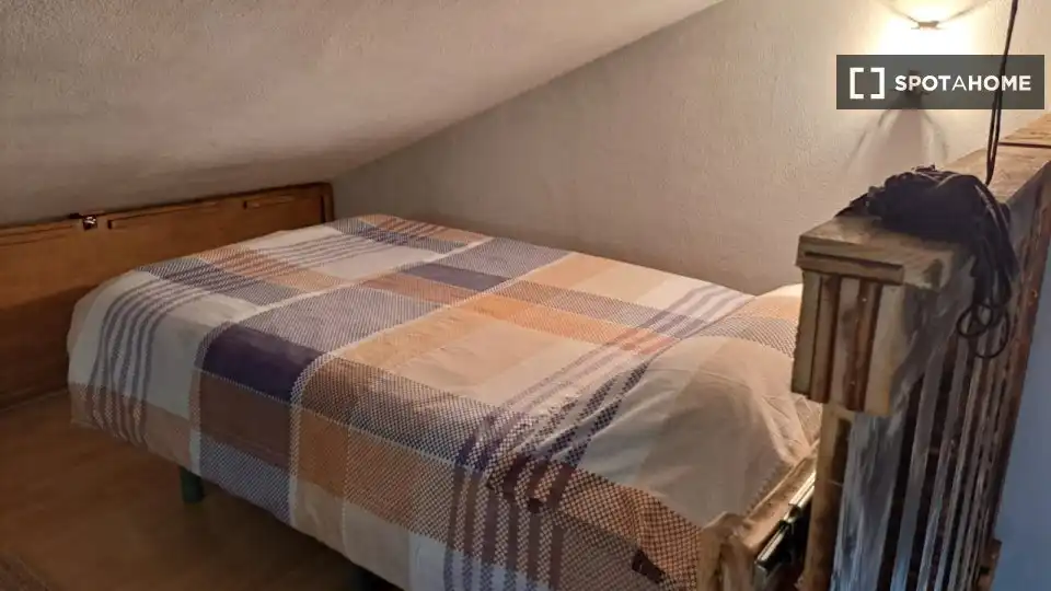 Habitación 127 m², Alozaina