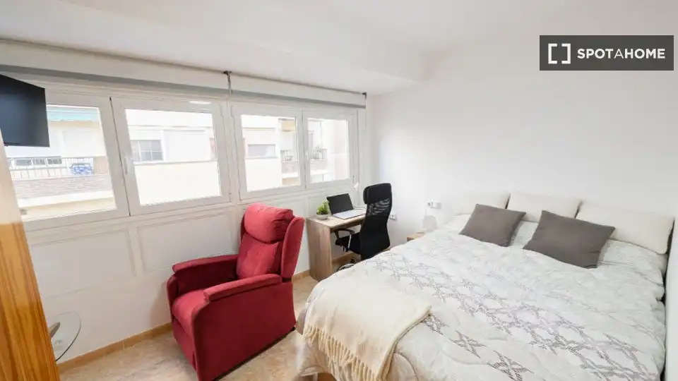 Habitación 77 m², Alicante