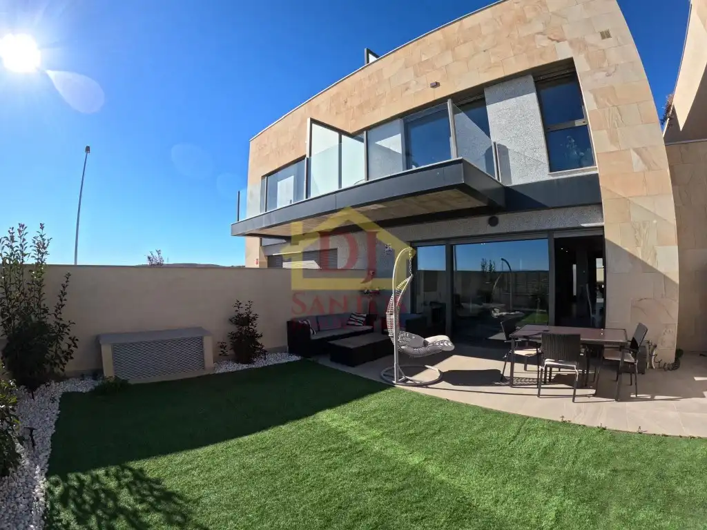 Piso de 300 m² en Aldeatejada