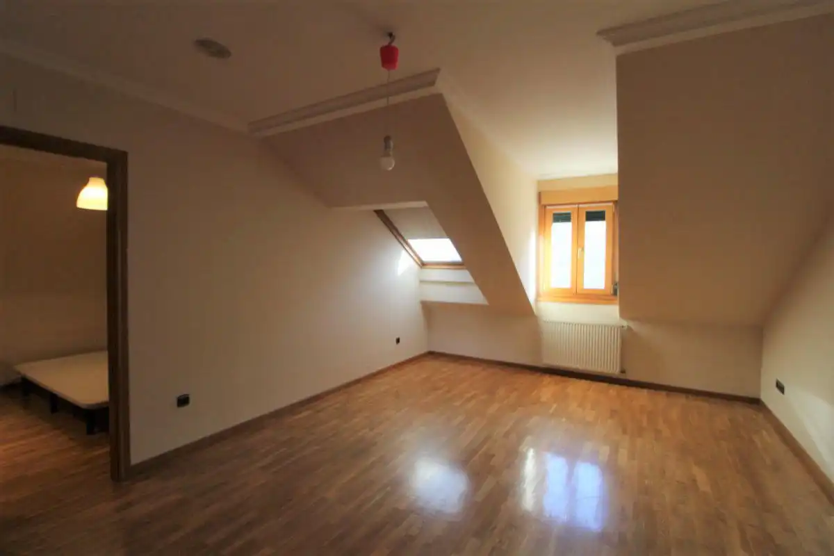 Piso de 60 m² en Oviedo