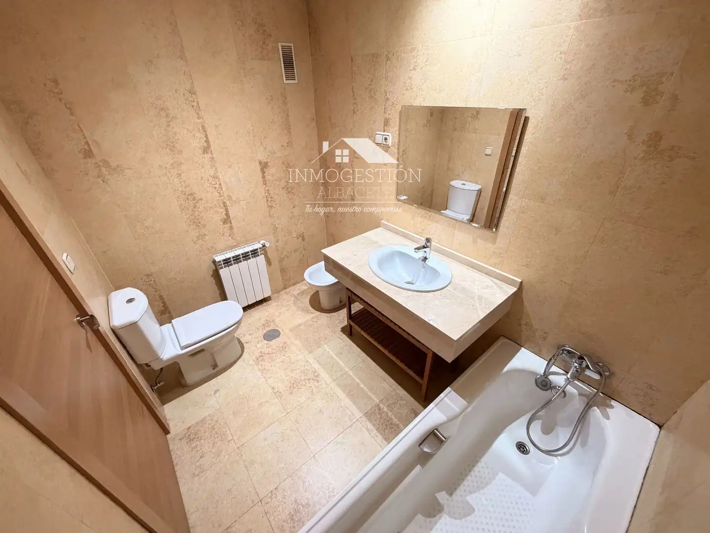 Flat 101 m² in Albacete