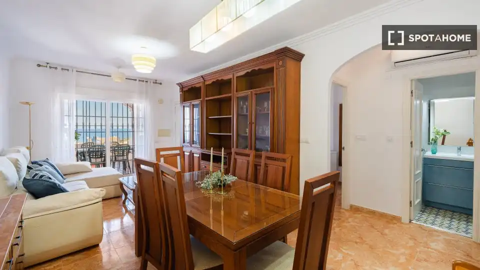 Habitación 104 m², Roquetas de Mar