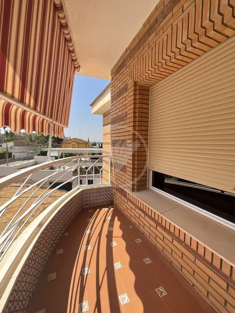 Piso de 100 m² en Linares