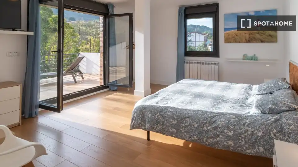 Habitación 345 m², Mendata