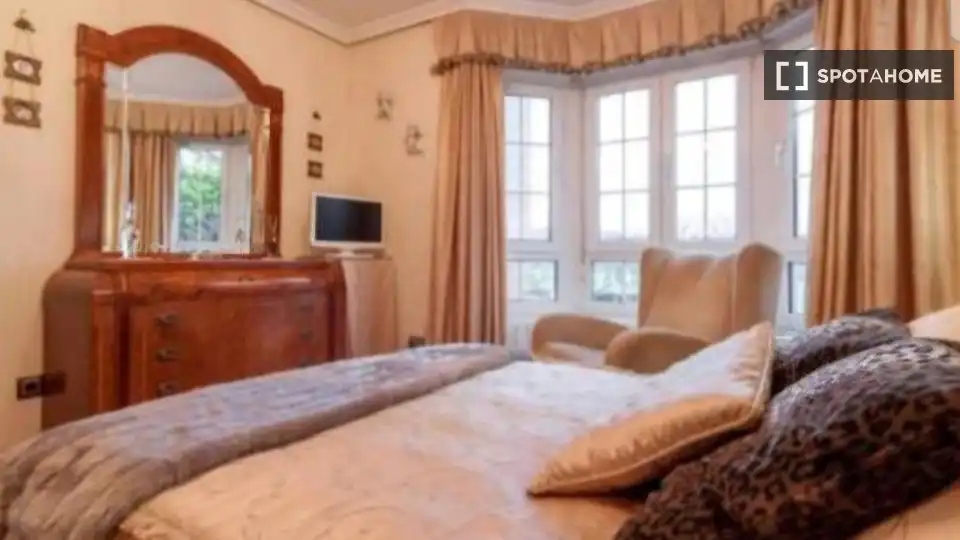 Habitación 575 m², Torrelavega